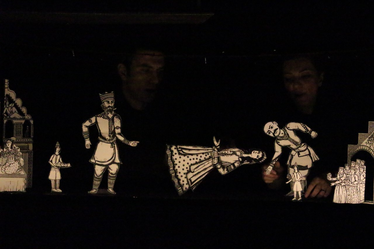 Simin and Farzan, a paper puppet theatre